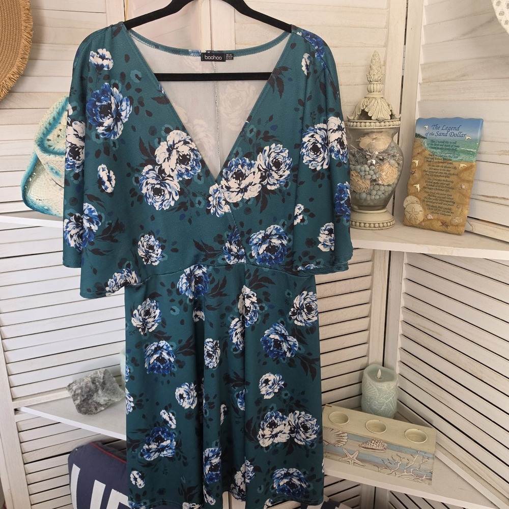 Bohoo Green Floral Cottagecore Vneck Dress Size 12 - Picture 2 of 7